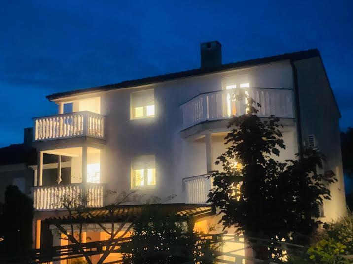 Basic Sveti Anton 88 Konukevi Malinska